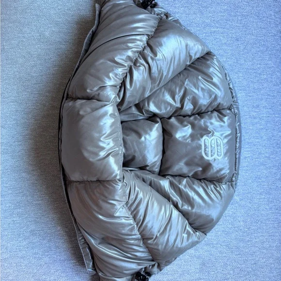 Aritizia Super Puff Original with detachable  hoodie metallic taupe / M / EUC - Picture 7 of 10